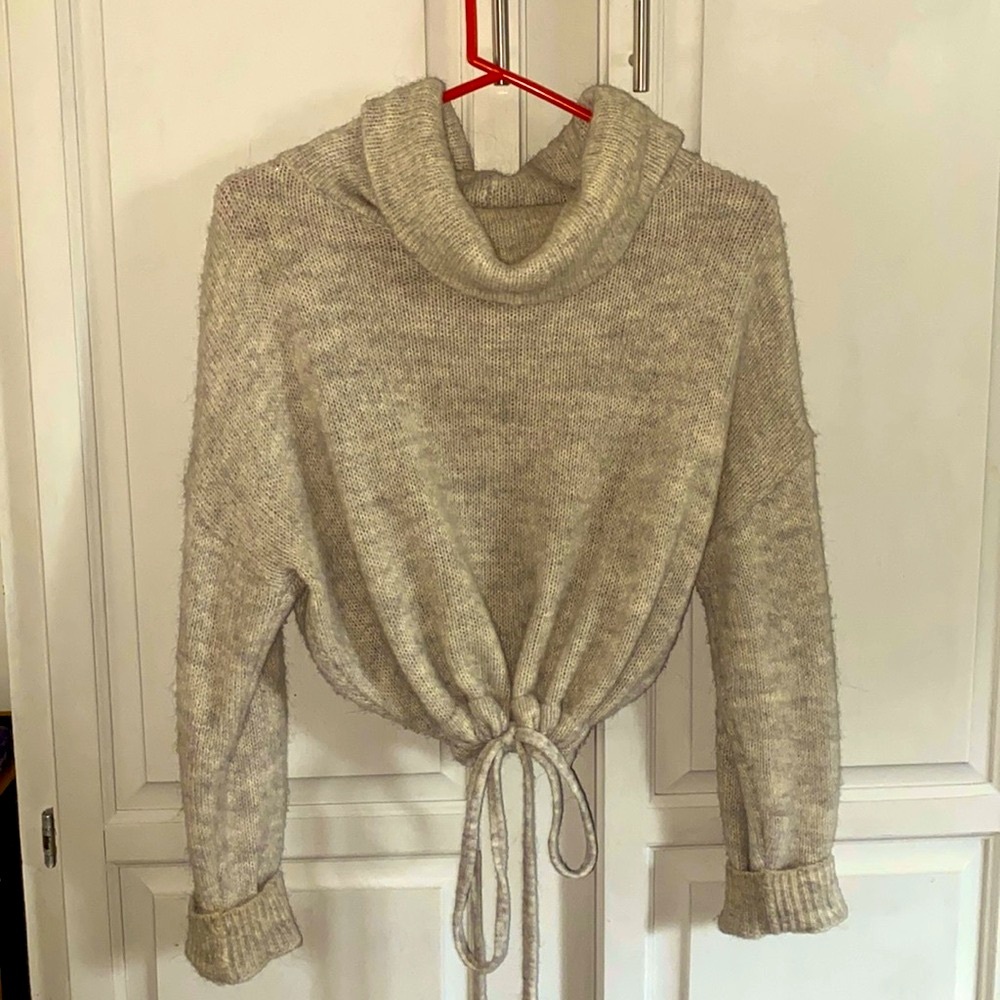H&M Gray crop Knit Sweater with Drawstring Waist - Medium